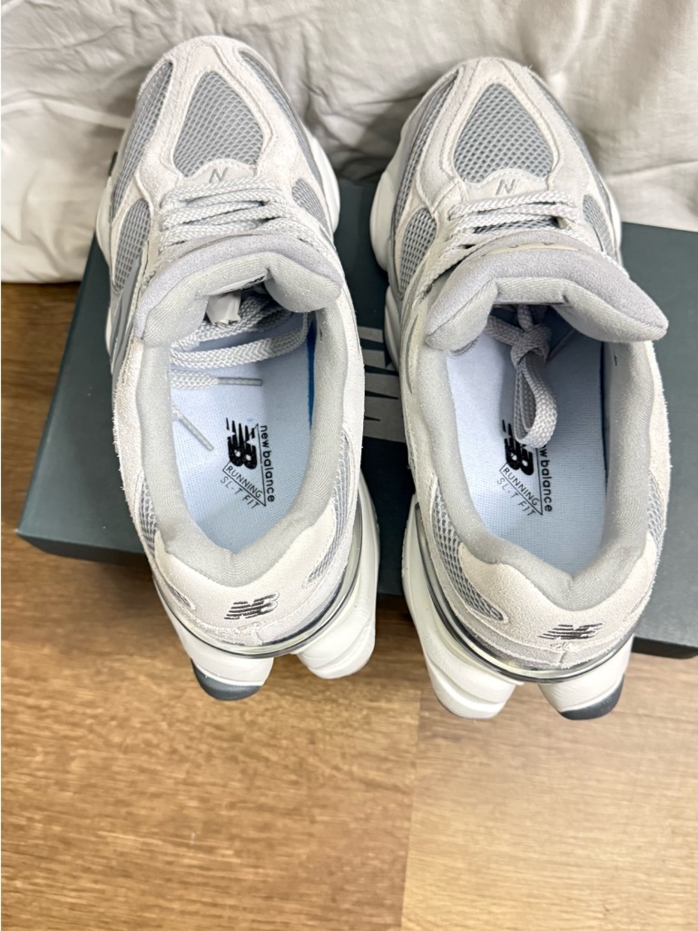 New Balance 9060 Sneakers Shoes Size 10 Women’s - Men’s 8.5 - Picture 5 of 7